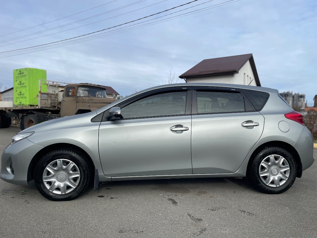 Toyota Auris - фото 3