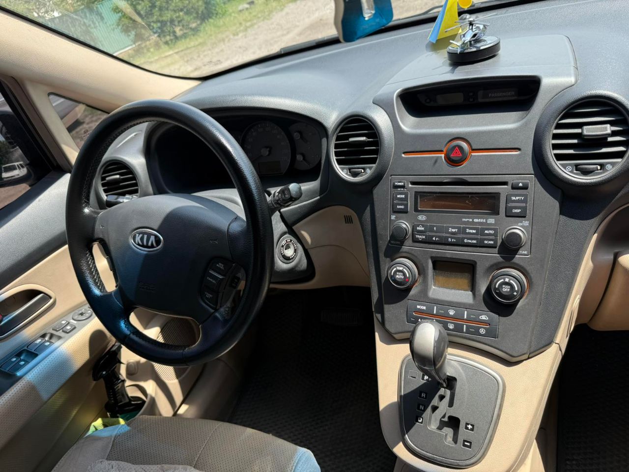 Kia Carens - фото 8