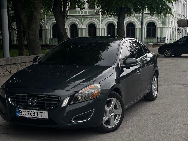 Volvo S60 - фото 1