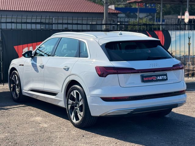 Audi e-tron - фото 2