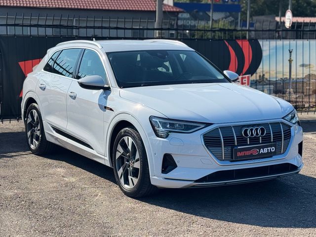 Audi e-tron - фото 1