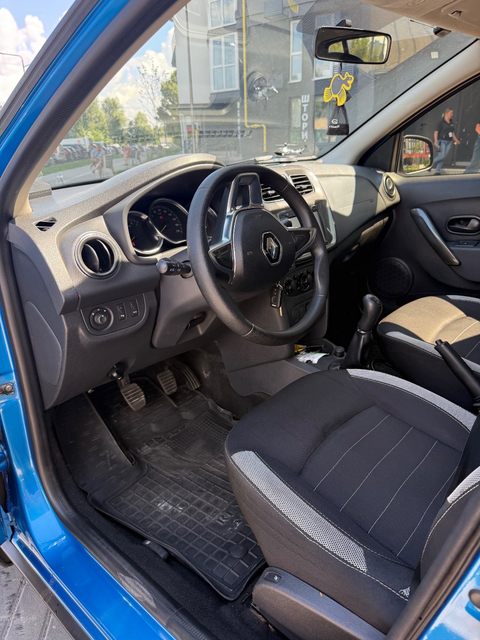 Renault Sandero - фото 8