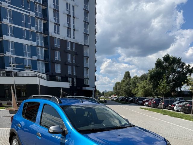 Renault Sandero - фото 1