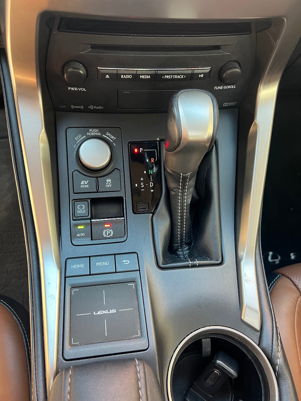 Lexus NX - фото 12