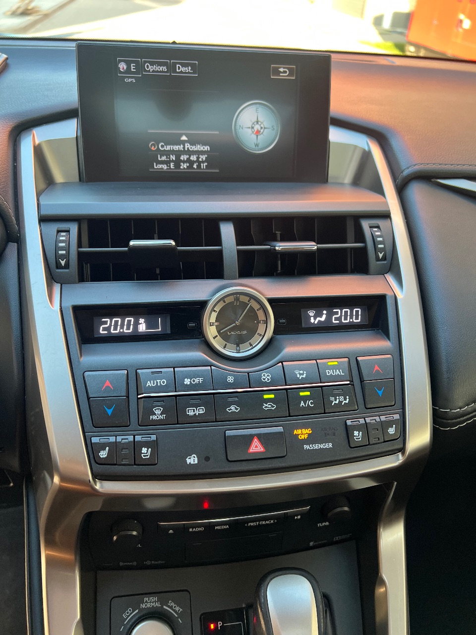 Lexus NX - фото 13