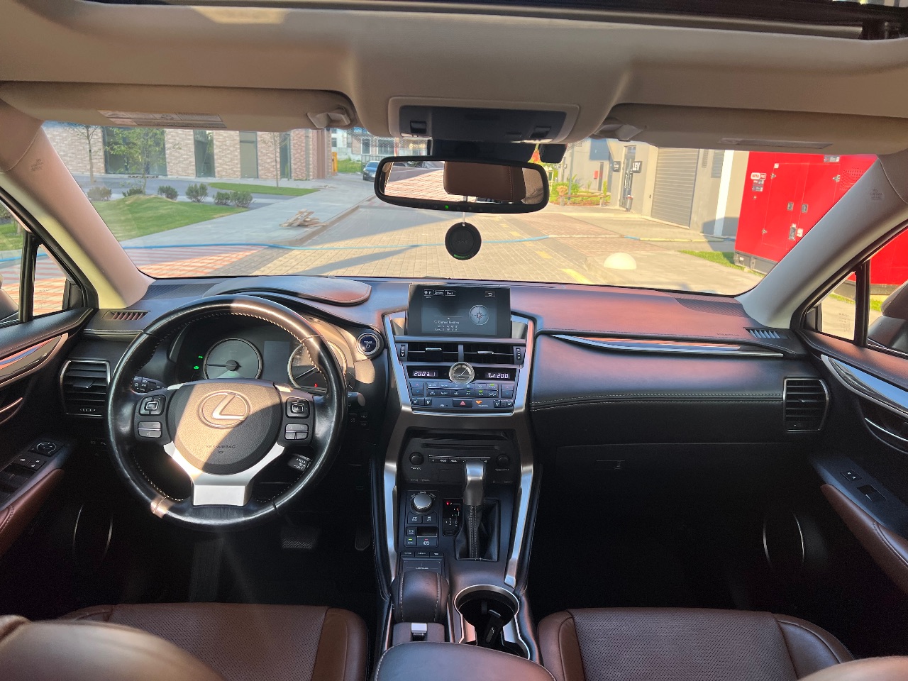 Lexus NX - фото 8