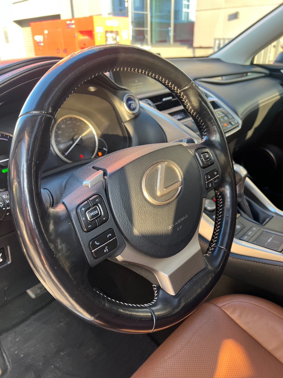 Lexus NX - фото 11