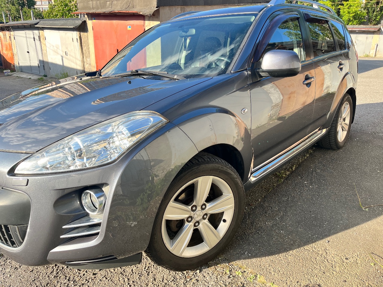 Peugeot 4007 - фото 1