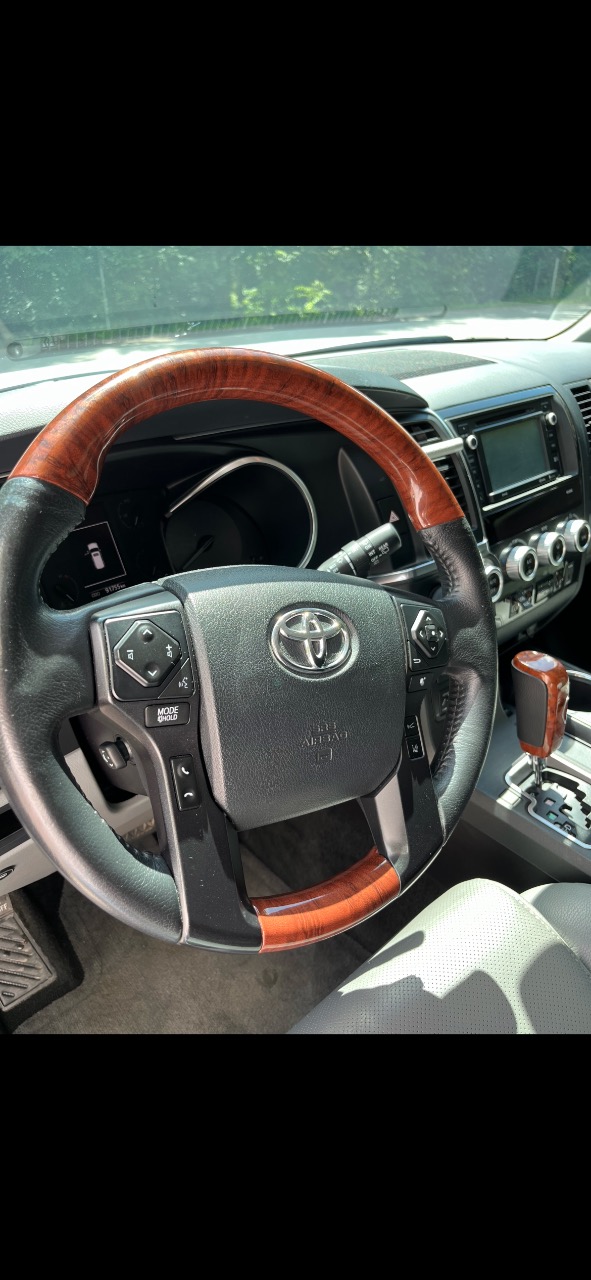 Toyota Sequoia - фото 5