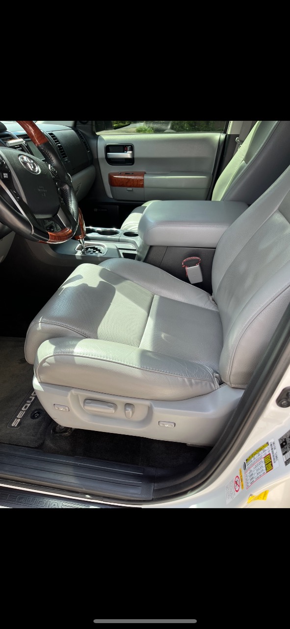 Toyota Sequoia - фото 16