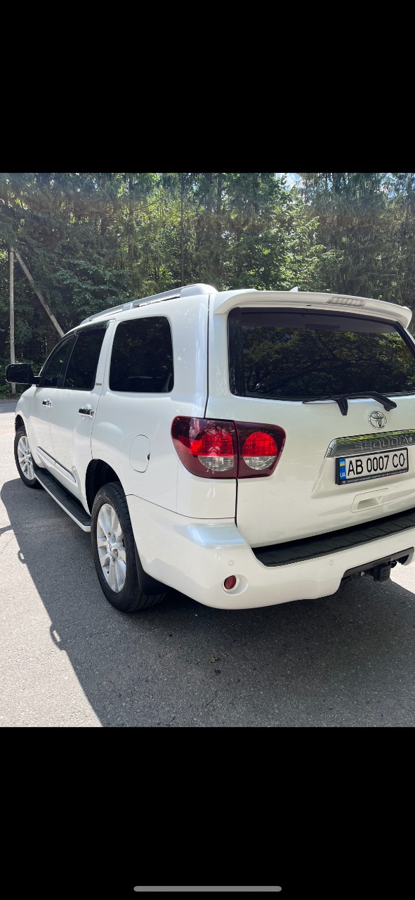 Toyota Sequoia - фото 6