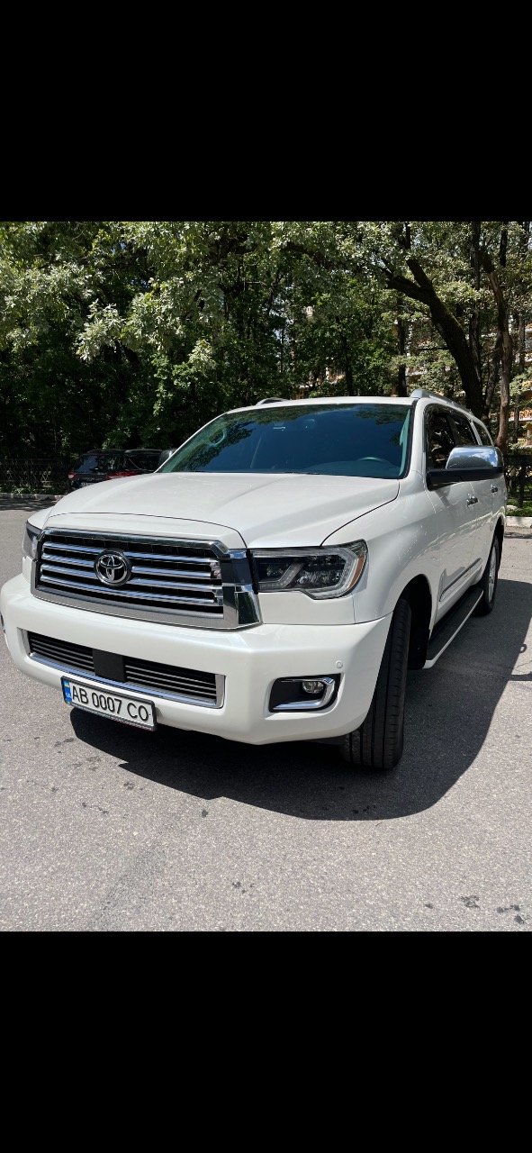 Toyota Sequoia - фото 3