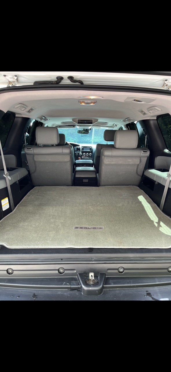 Toyota Sequoia - фото 5