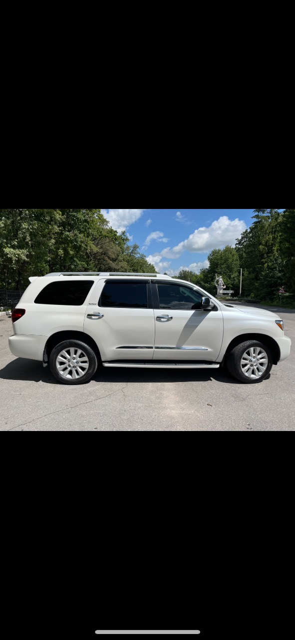 Toyota Sequoia - фото 4