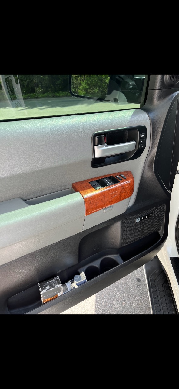 Toyota Sequoia - фото 12