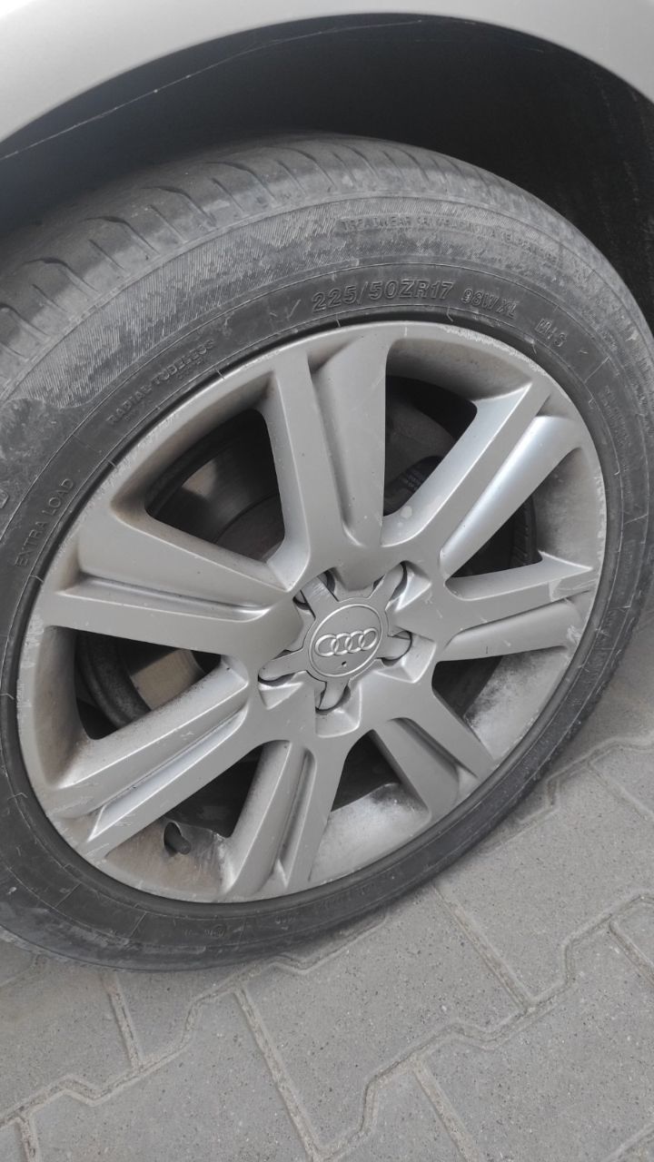 Audi A4 - фото 8