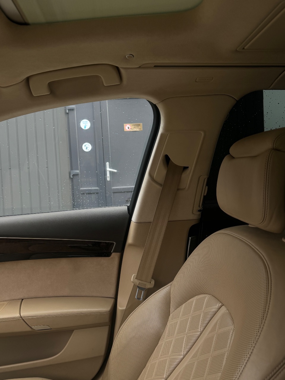 Audi A8 - фото 9