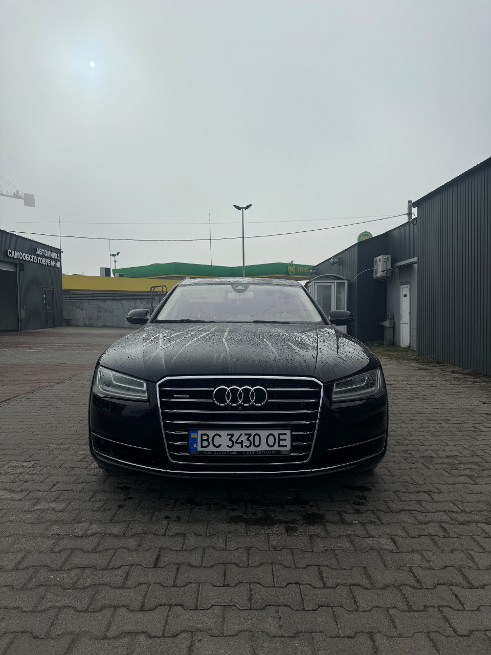 Audi A8 - фото 1