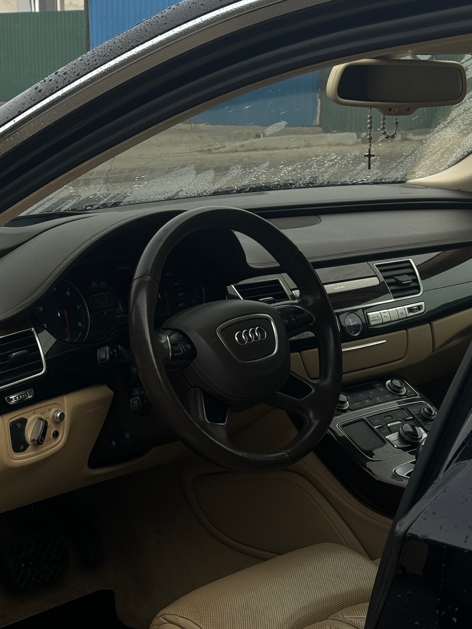 Audi A8 - фото 8