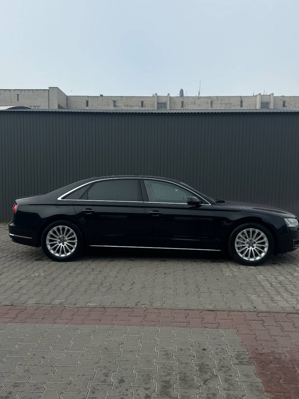 Audi A8 - фото 3