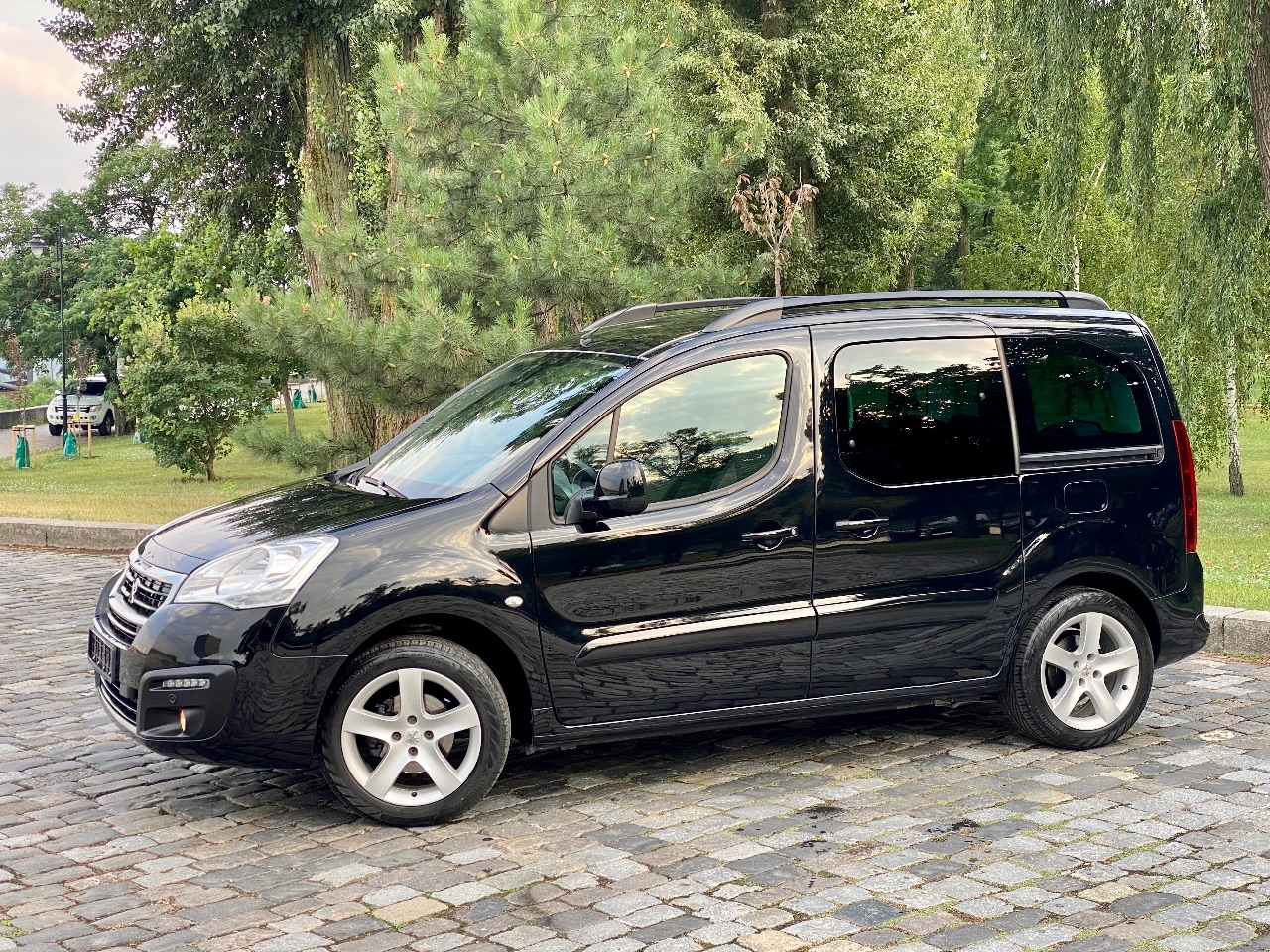 Peugeot Partner - фото 9