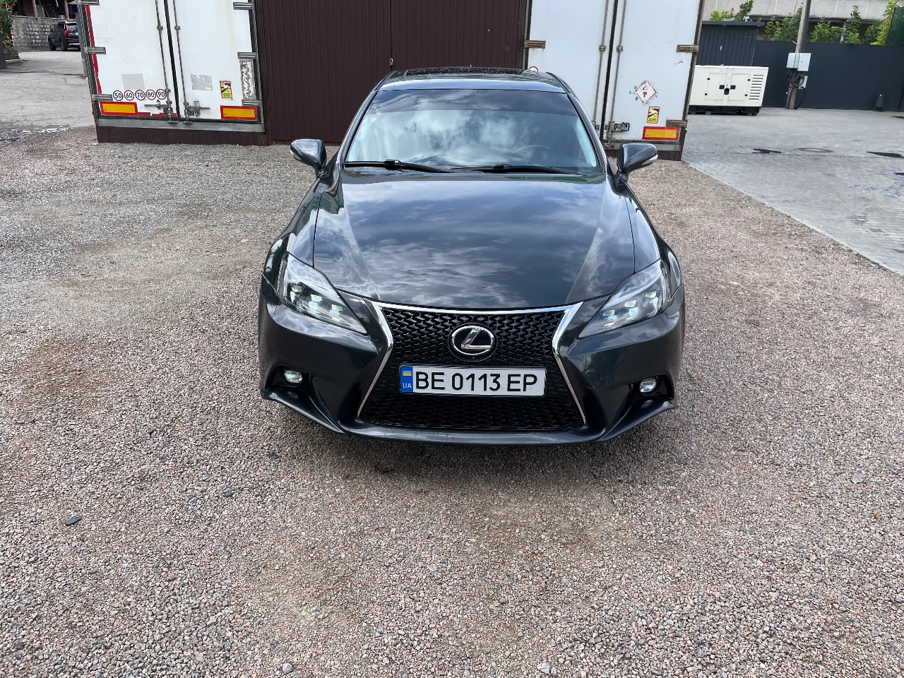 Lexus IS - фото 1