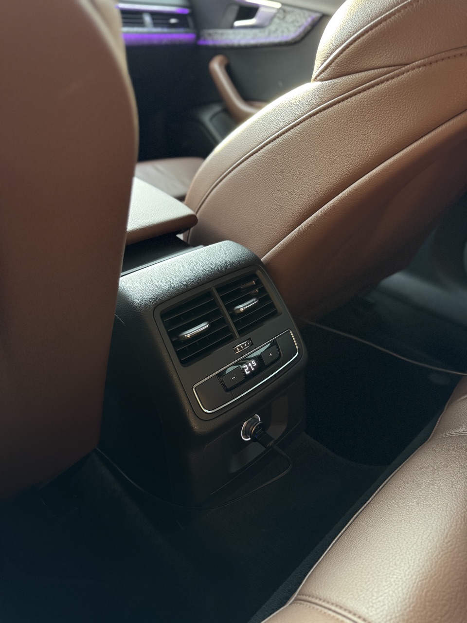 Audi A4 - фото 12