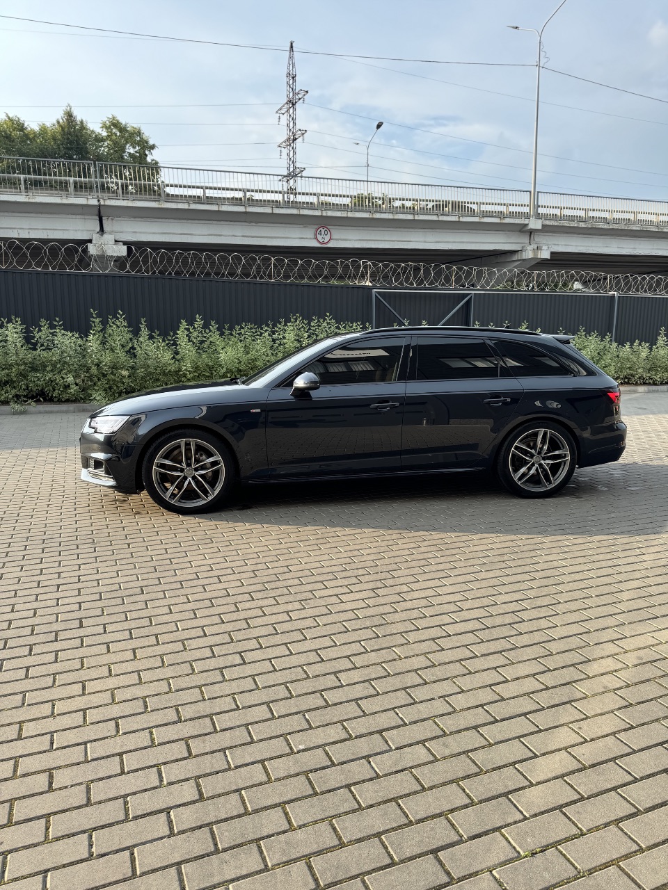 Audi A4 - фото 9