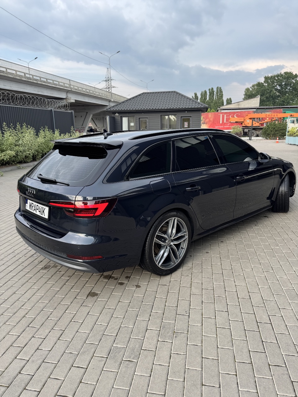 Audi A4 - фото 10