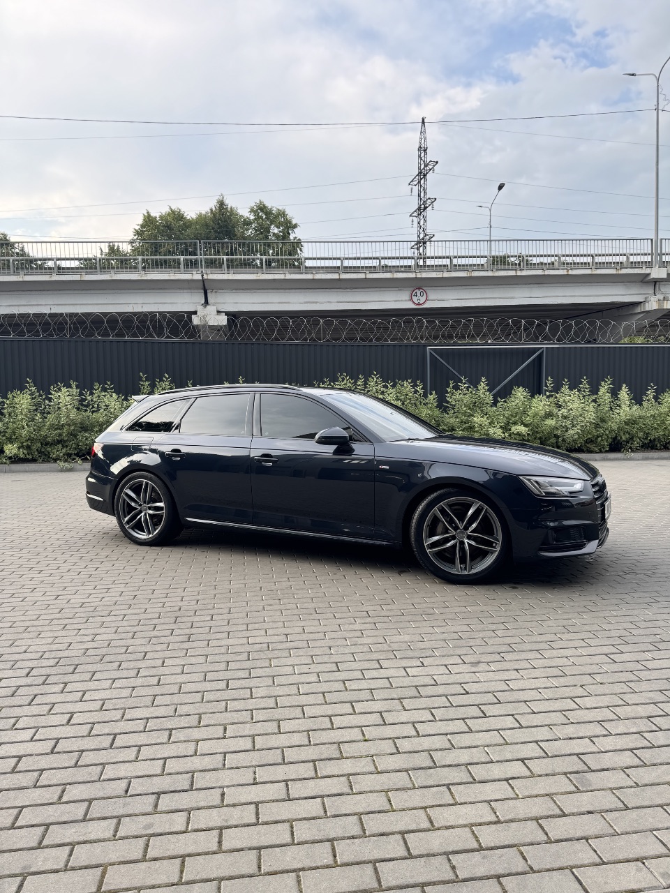 Audi A4 - фото 4
