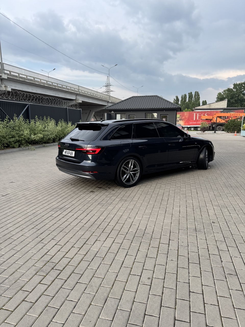 Audi A4 - фото 5
