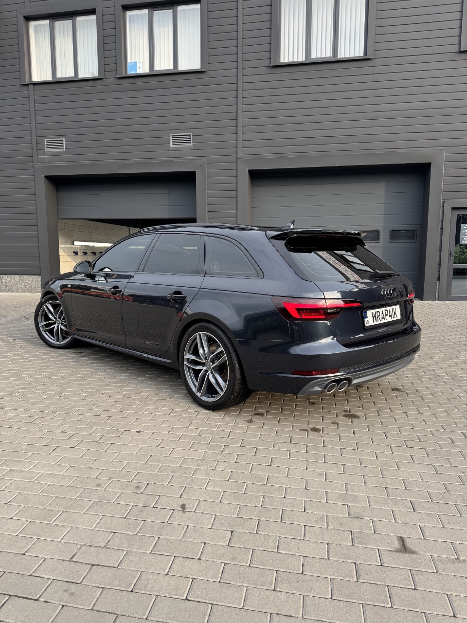 Audi A4 - фото 6