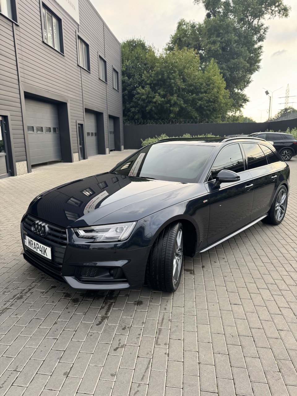 Audi A4 - фото 2