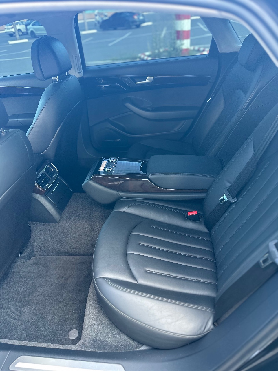 Audi A8 - фото 14