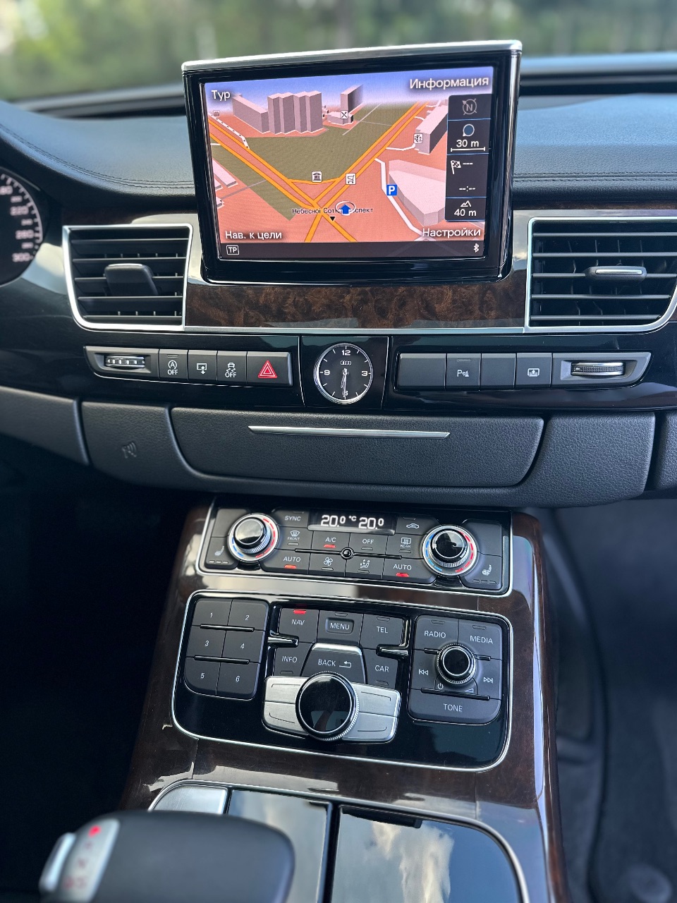 Audi A8 - фото 20