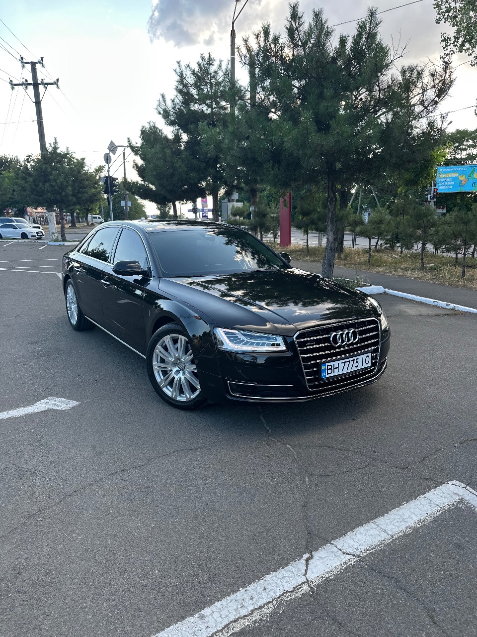 Audi A8 - фото 1