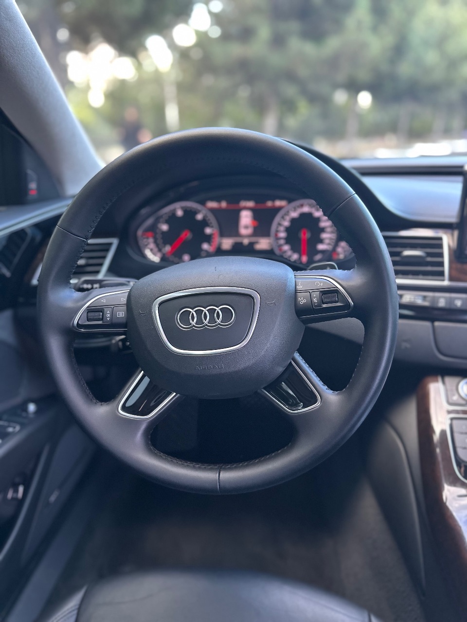 Audi A8 - фото 18