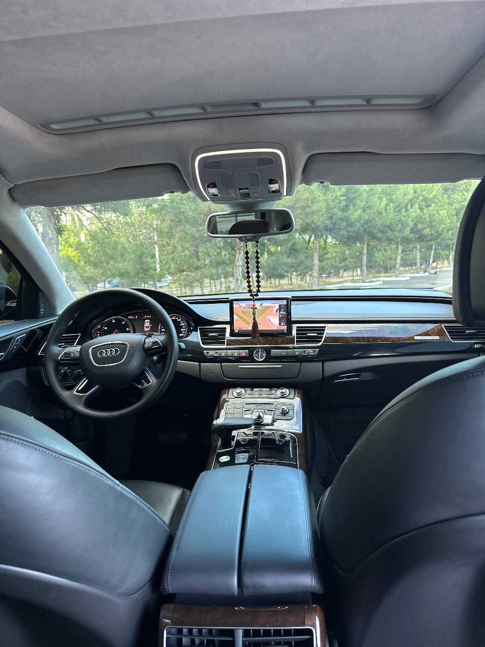 Audi A8 - фото 21