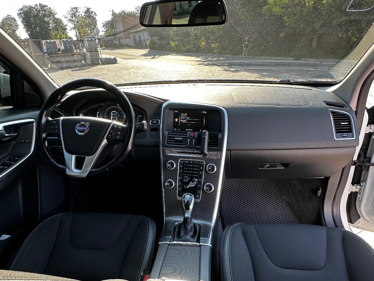 Volvo XC60 - фото 8