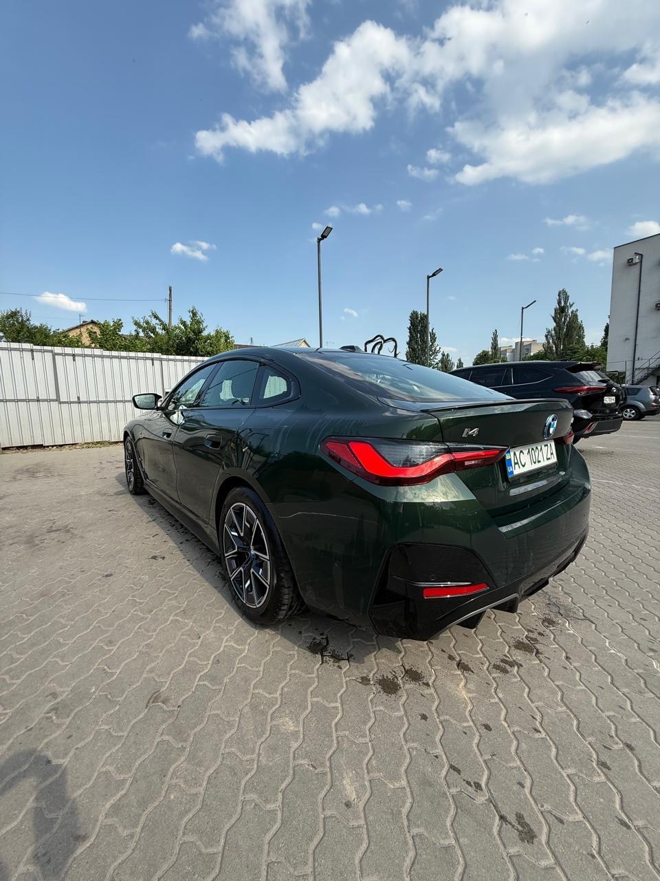BMW i4 - фото 1