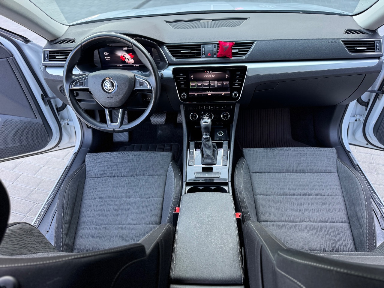 Skoda Superb - фото 18