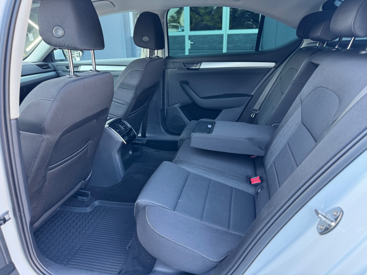 Skoda Superb - фото 21