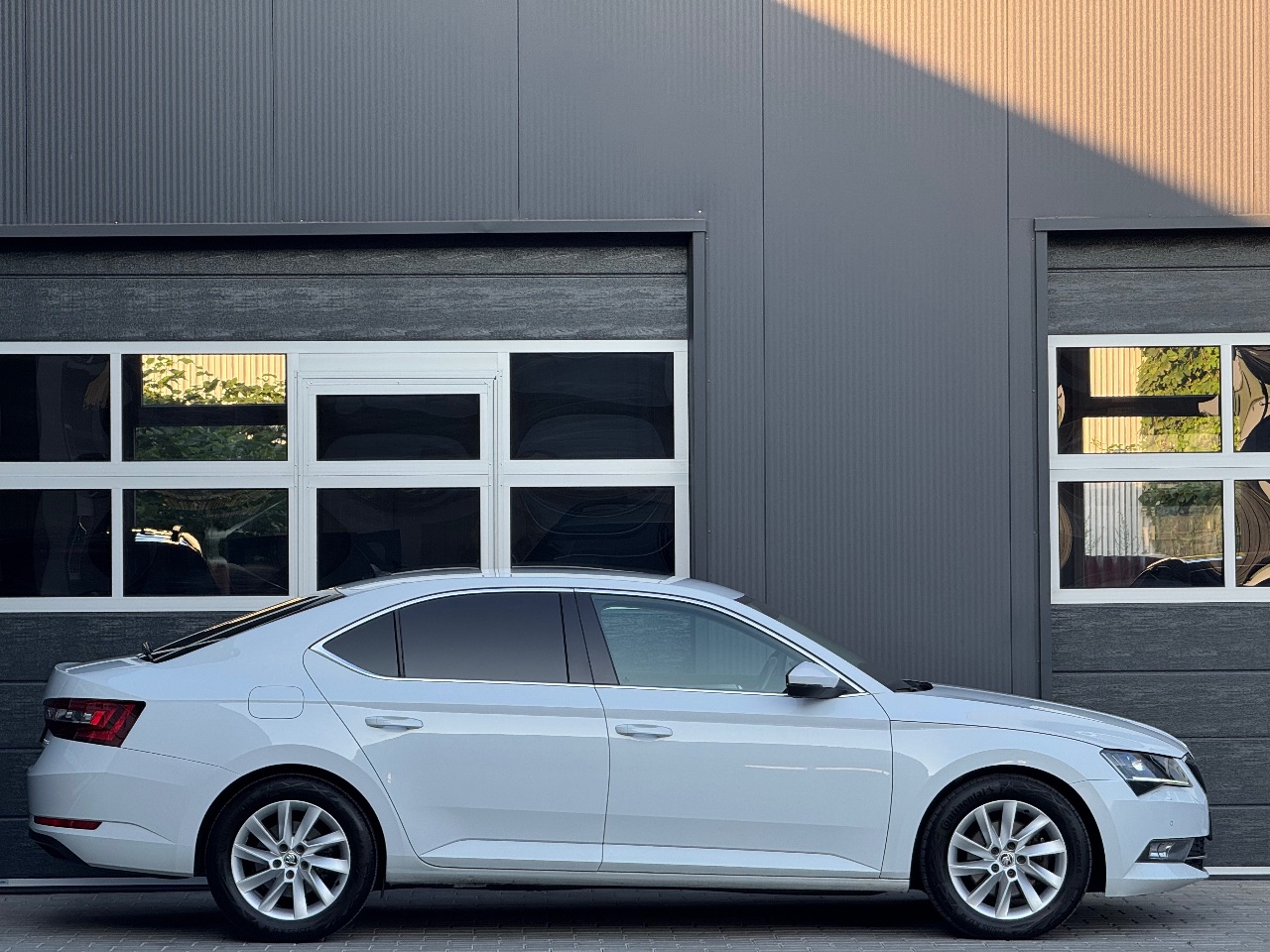 Skoda Superb - фото 7