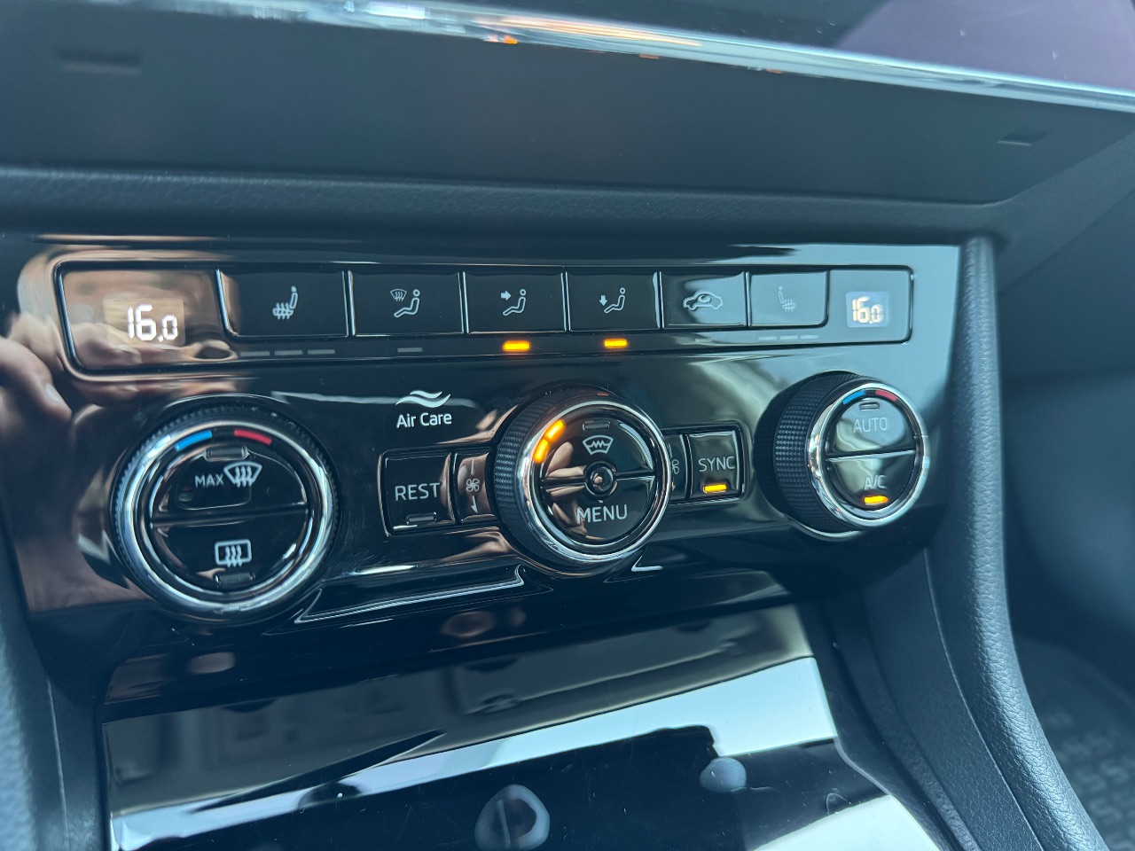 Skoda Superb - фото 28