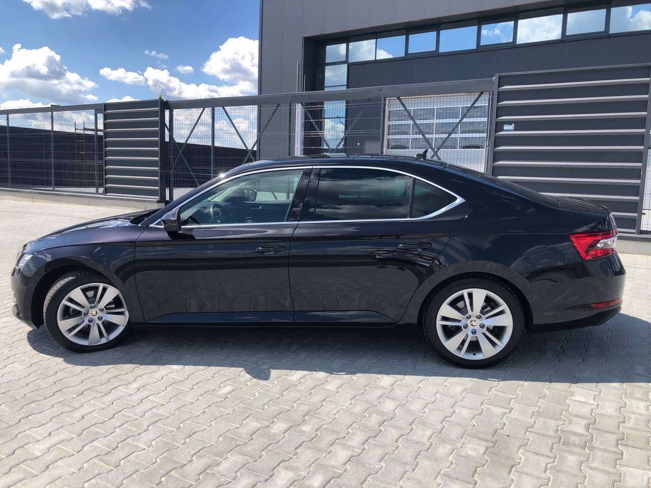 Skoda Superb - фото 12