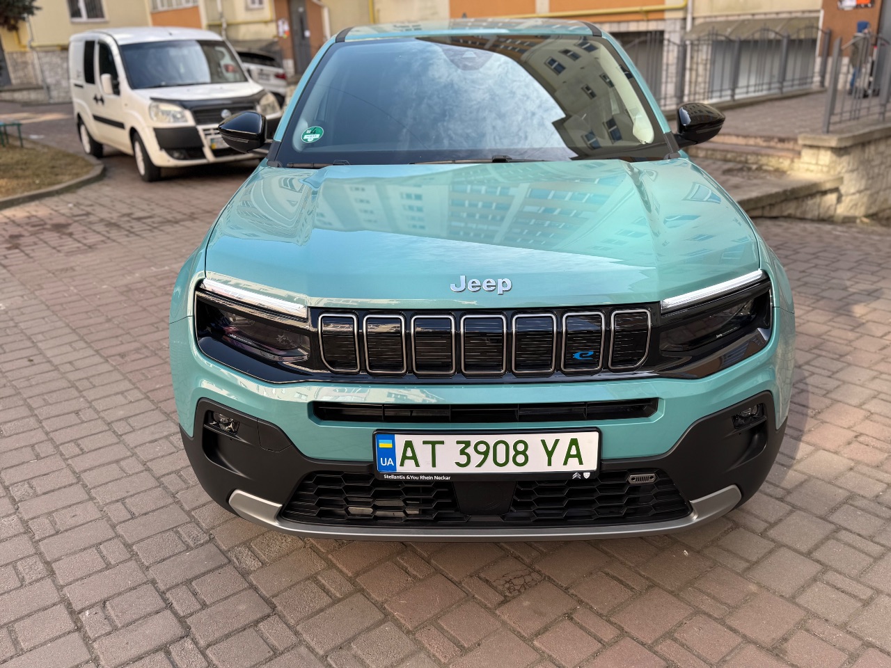 Jeep Avenger - фото 1