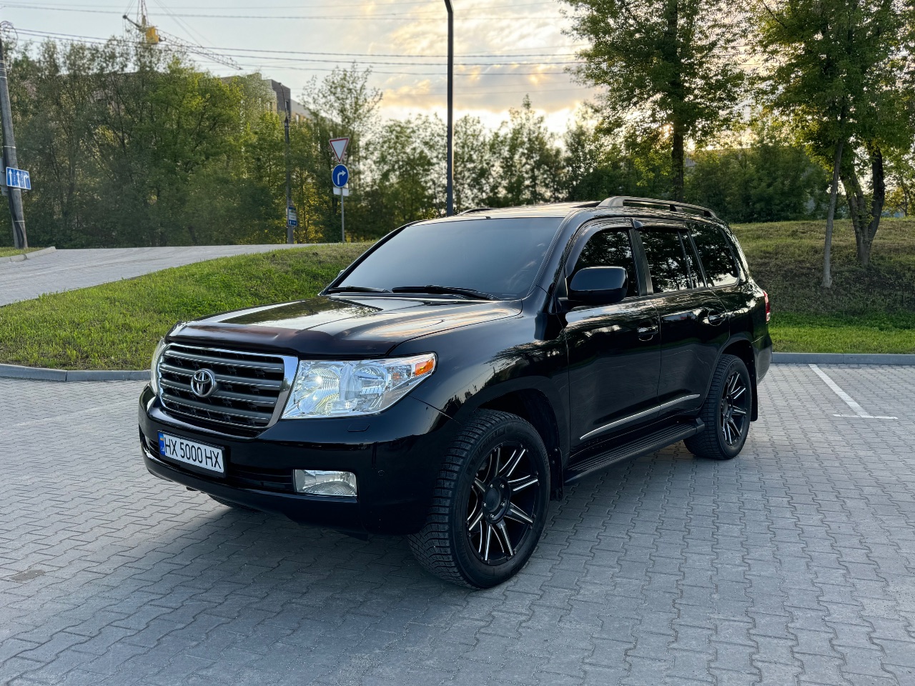 Toyota Land Cruiser - фото 1