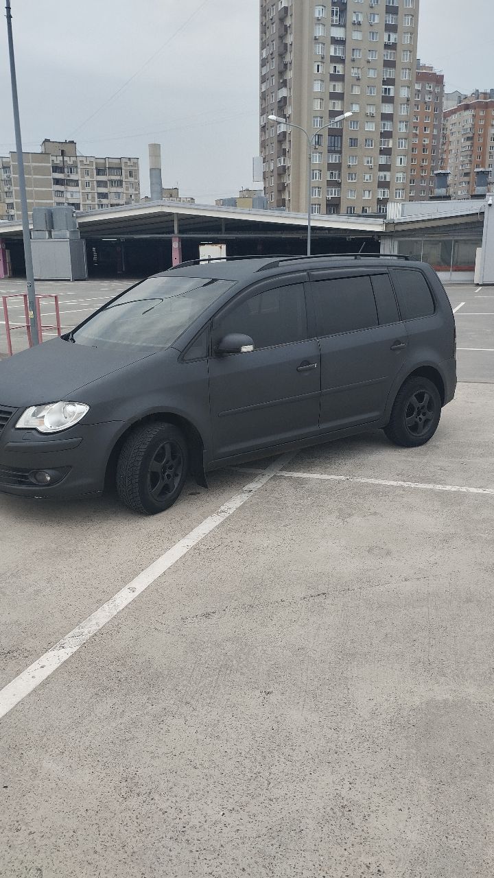 Volkswagen Touran - фото 2