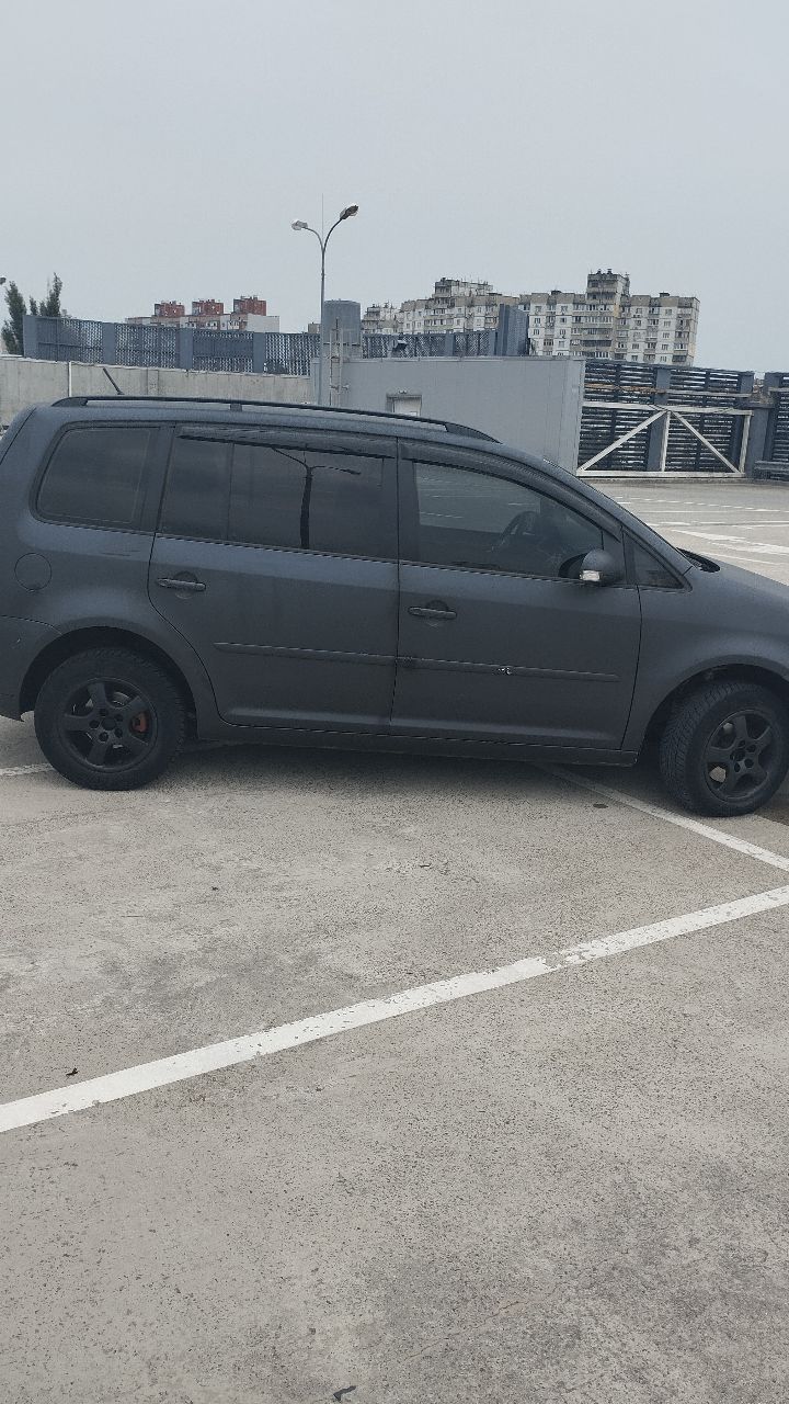 Volkswagen Touran - фото 6