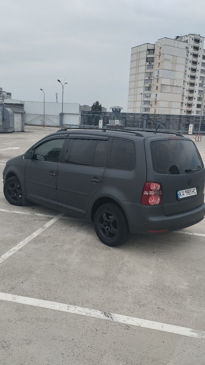 Volkswagen Touran - фото 4